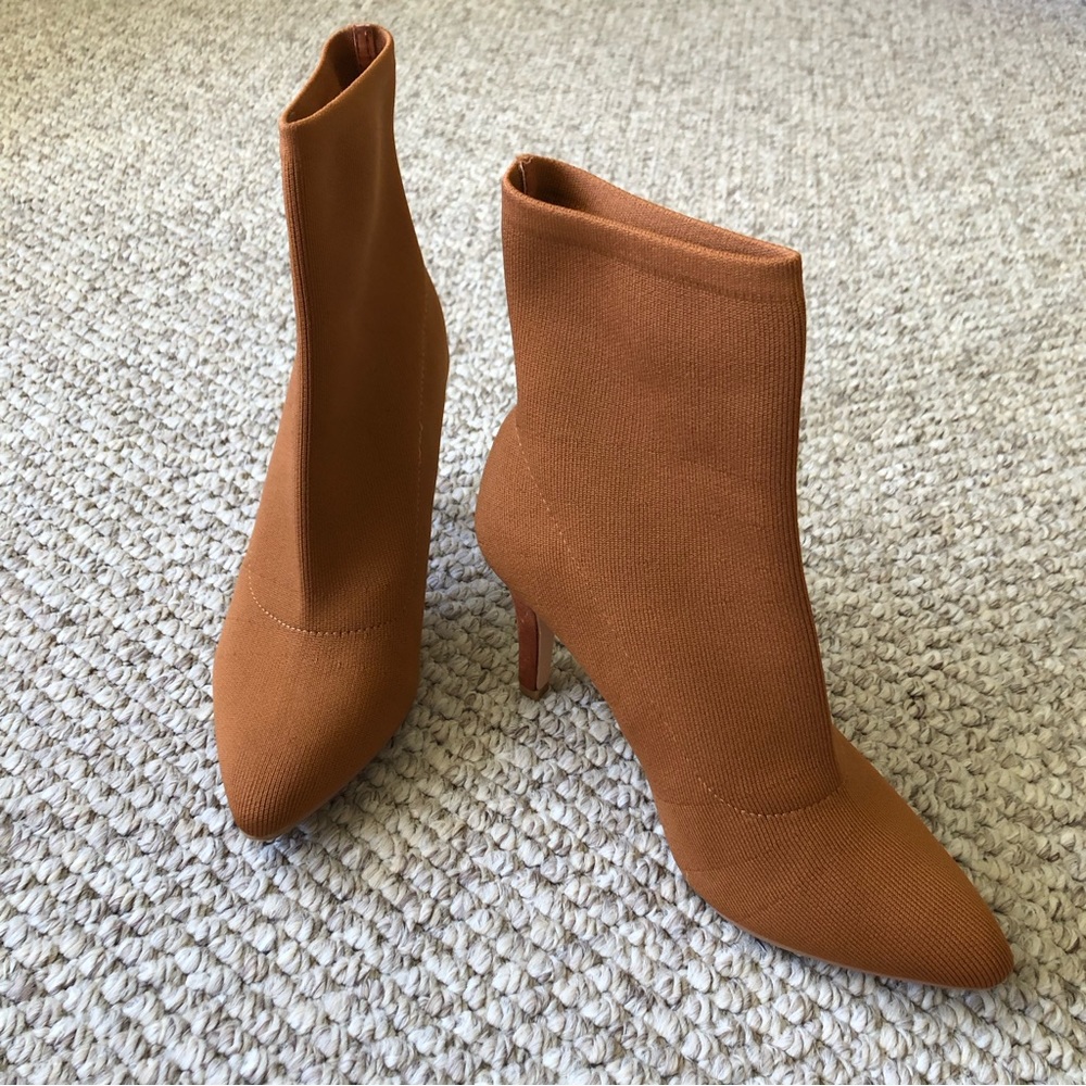 Cushionaire memory foam booties size 7 women’s excellently condition 3” heel